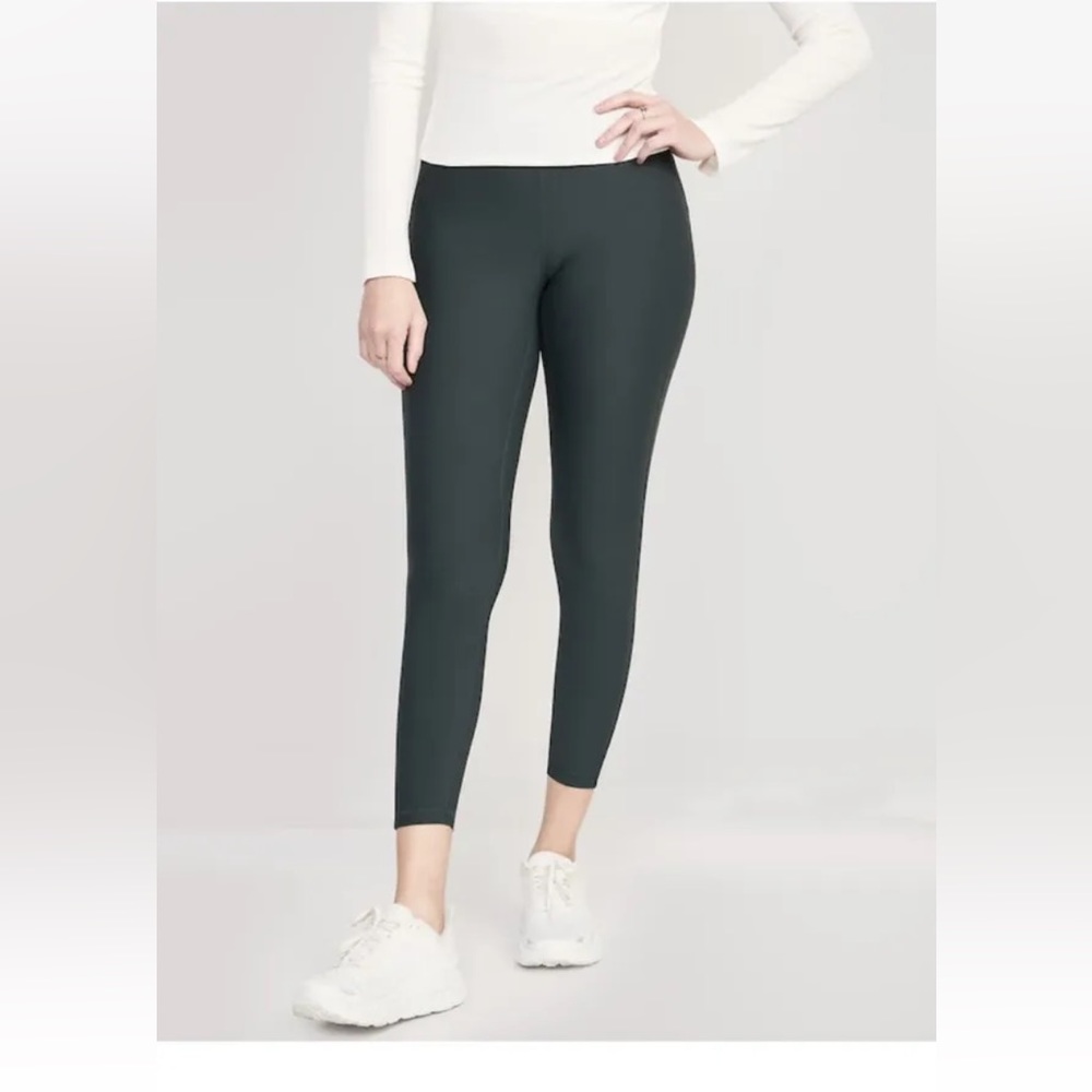 Old Navy Extra High Waisted PowerLite Lycra ADAPTIV 7/8 Leggings